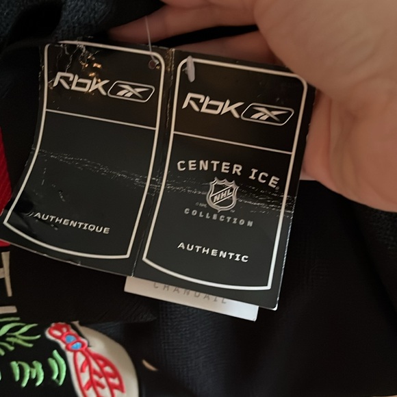 Chicago Blackhawks Bobby Hull 2009 Winter Classic Jersey - Picture 4 of 10